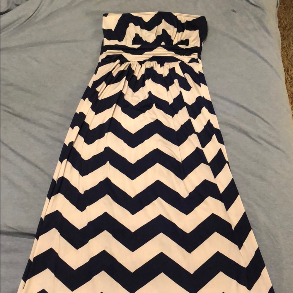 Maxi dress with a chevron print